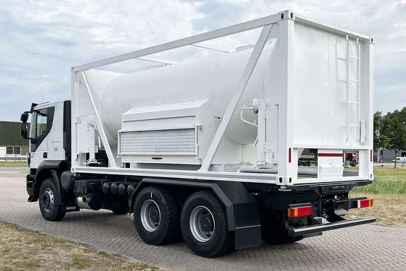 Автоцистерна Iveco Trakker AT380T38H