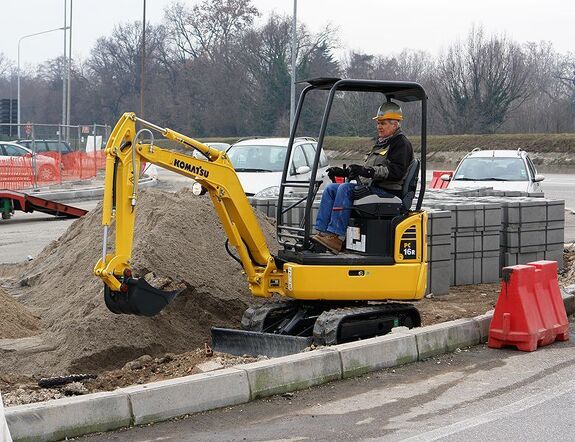 Аренда мини-экскаватора Komatsu PC16R-3