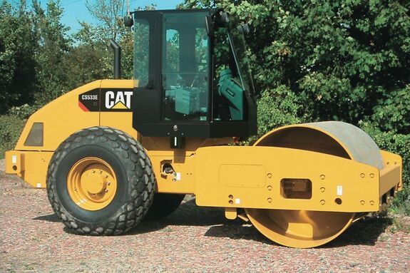 Аренда грунтового катка CAT CS533E XT